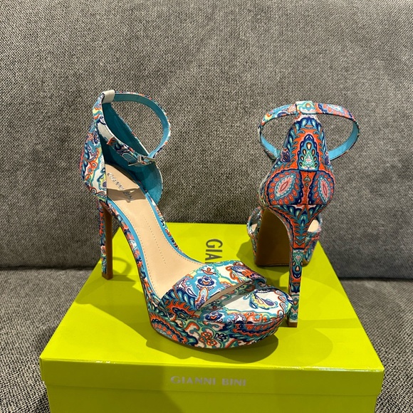 Gianni Bini size 10 blue paisley platform stilettos - Picture 5 of 6